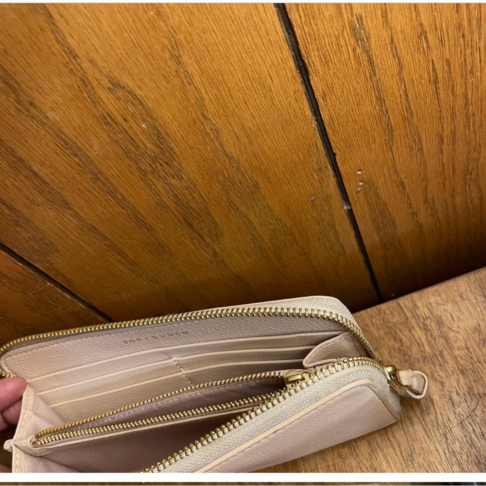 Tory Burch Cream Wallet with Gold Logo - Picture 8 of 15